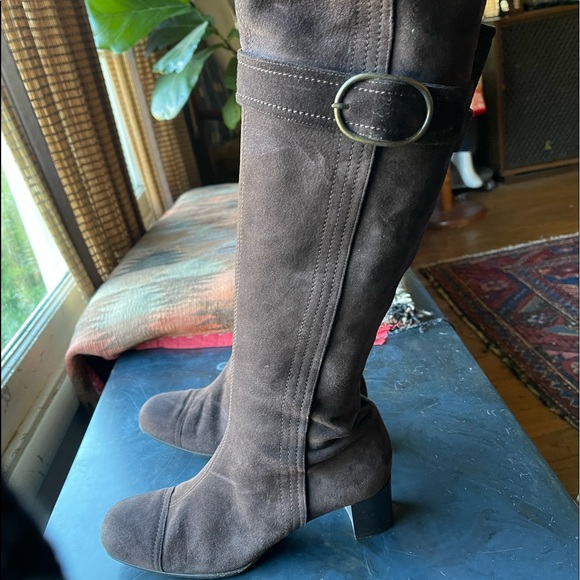 90’s COLE HAAN knee high brown suede boots. - Picture 3 of 11